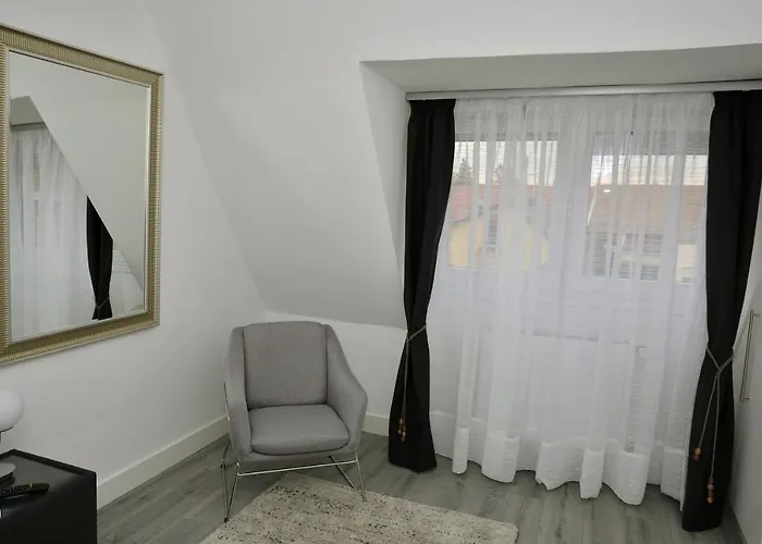 Bence Castle House Apartment *